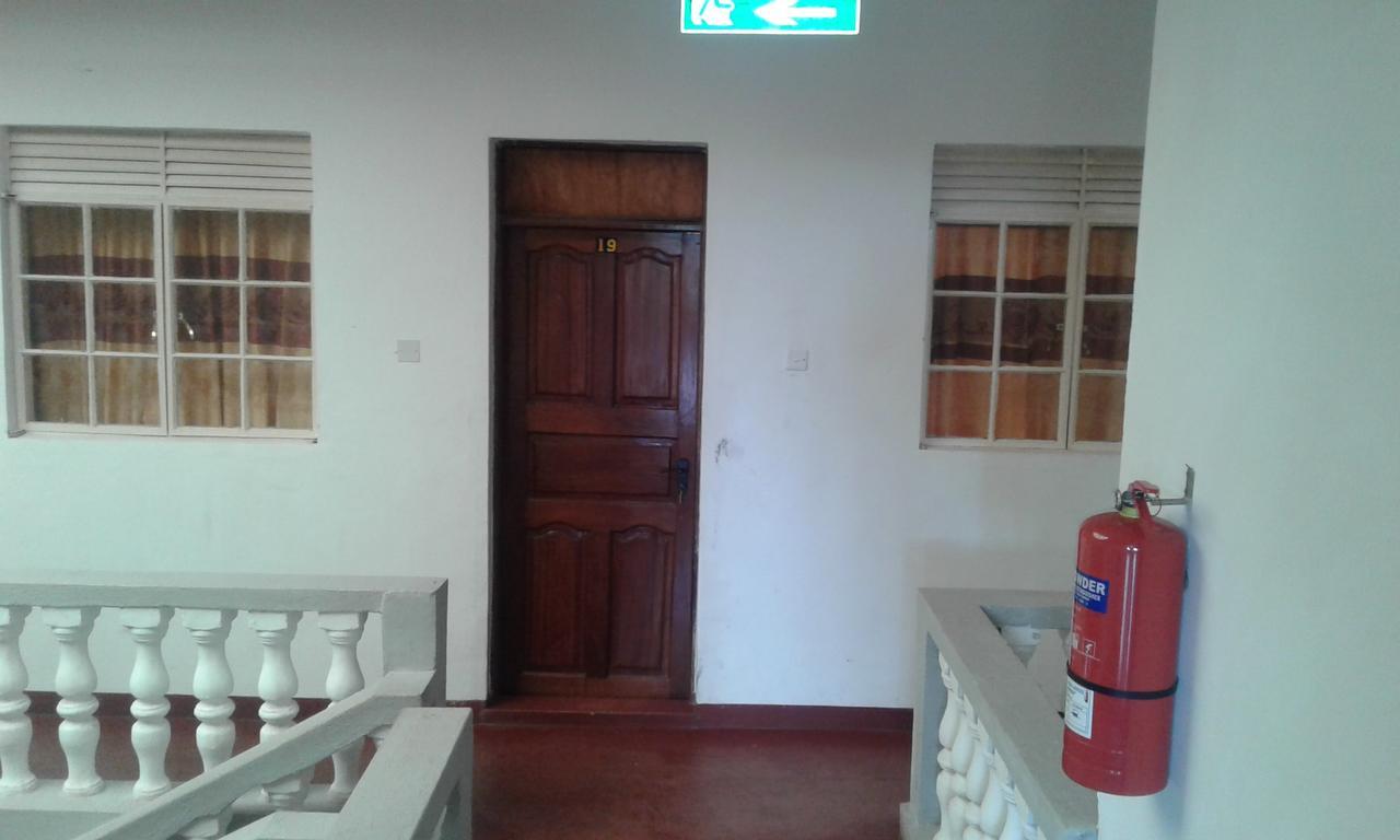 Skyway Hotel Entebbe Esterno foto