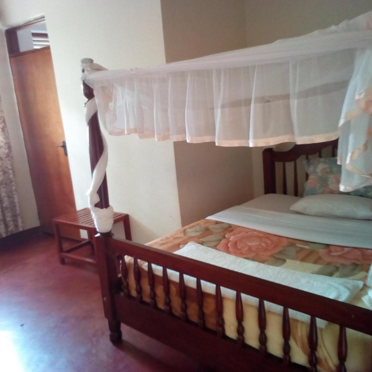 Skyway Hotel Entebbe Esterno foto