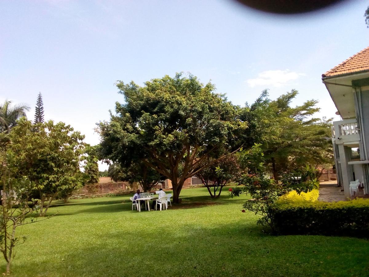 Skyway Hotel Entebbe Esterno foto